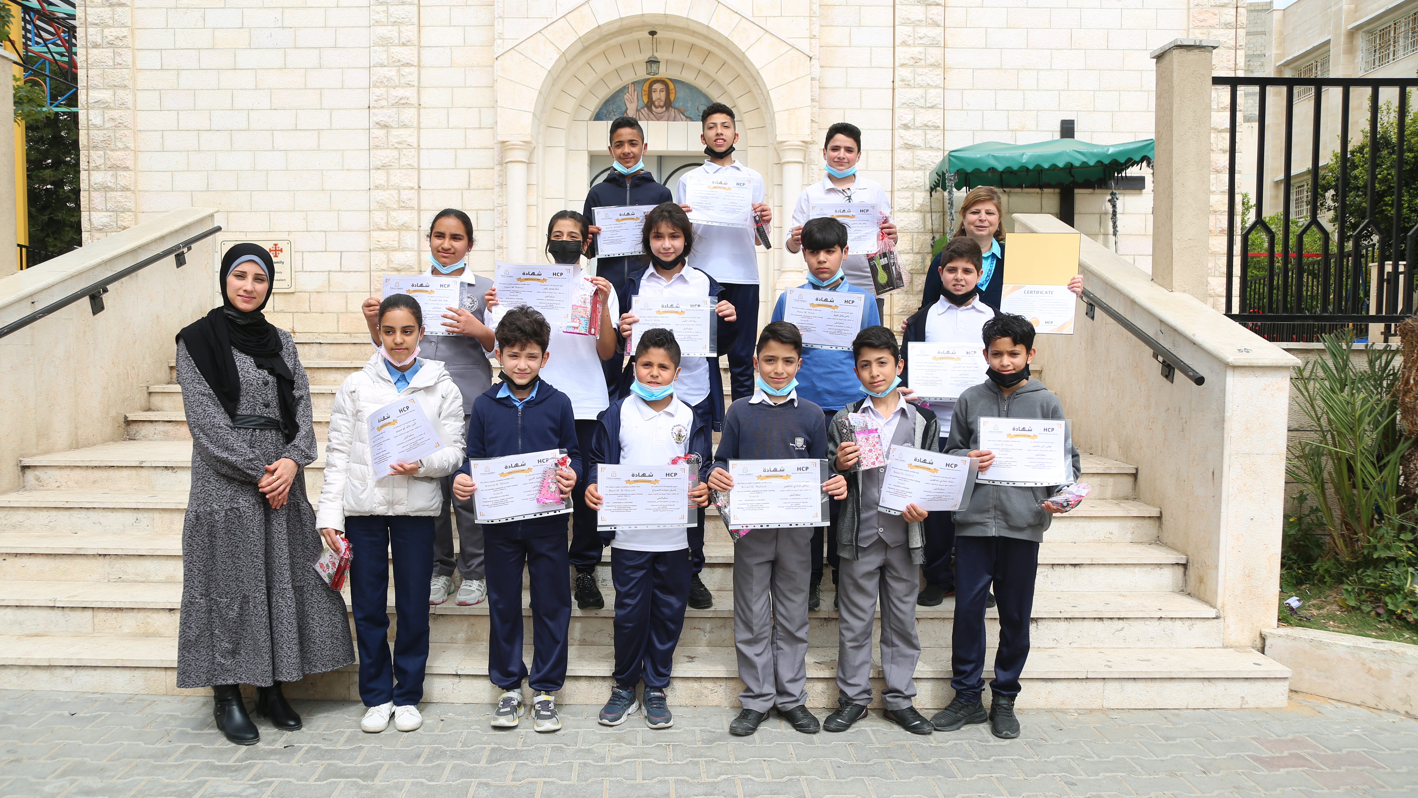 أطفال يقدمون مشاريعهم