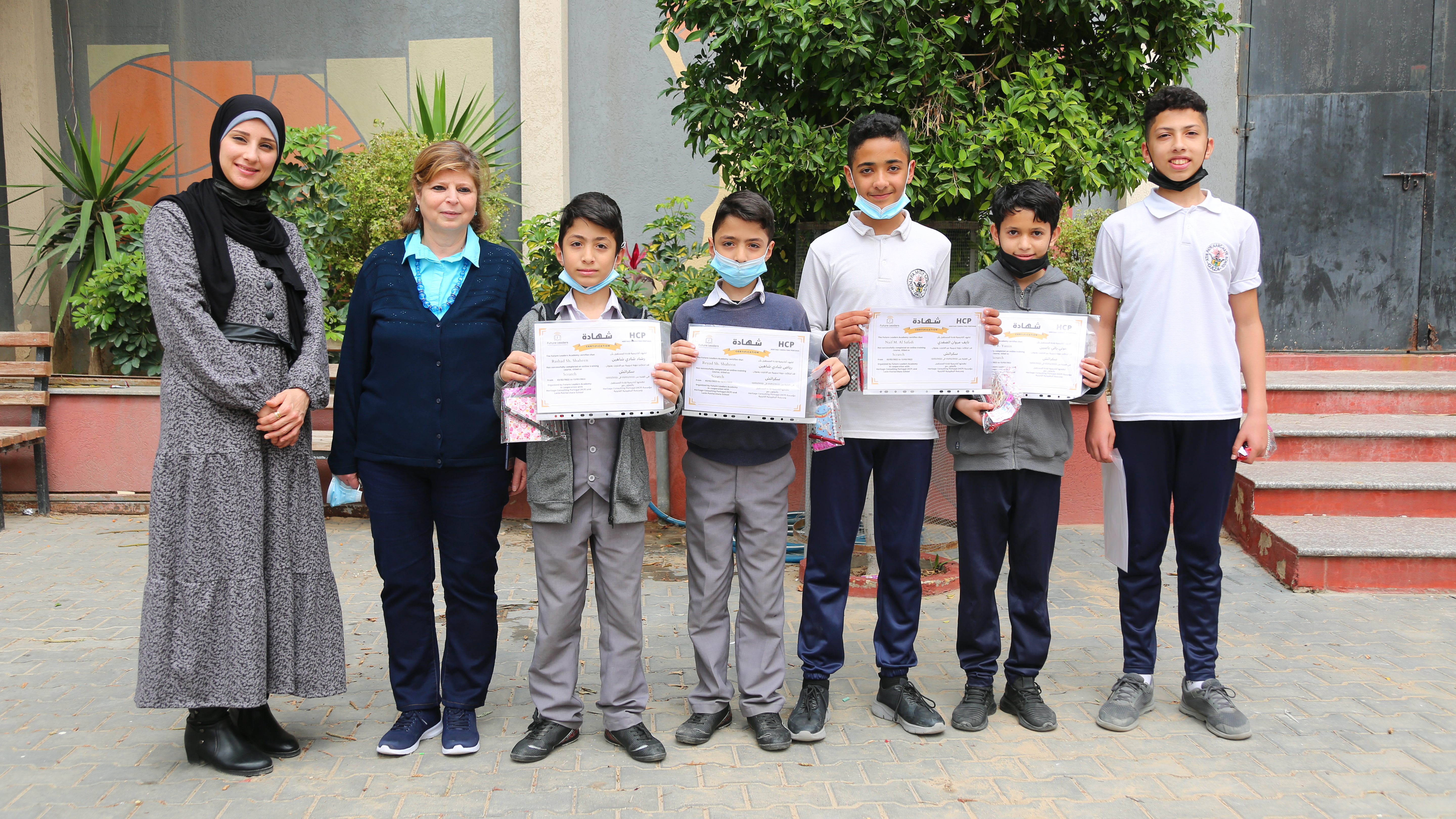 أطفال يقدمون مشاريعهم